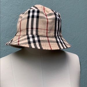 Burberry reversible bucket hat